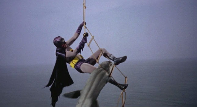 Szenenbild: Batman kämpft mit dem Kunststoff-Hai
